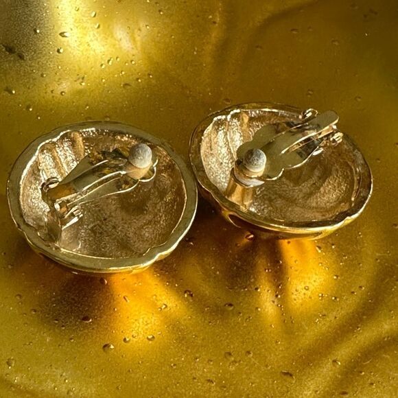 Vintage Avon Dome Enamel Clip on Earrings - Picture 3 of 4